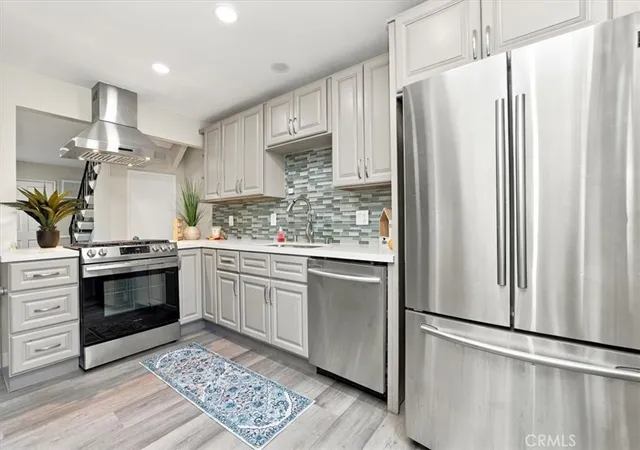 Photo 3 of Condo for sale at 13656 Red Hl, Tustin, CA 92780 | MLS# IG26215585 | Listing updated on 2026-10-10