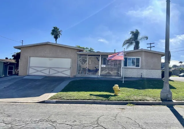 Photo 2 of Single family home for sale at 3659 Kingsley St, San Diego, CA 92106 | MLS# PTP2607484 | Listing updated on 2026-10-09