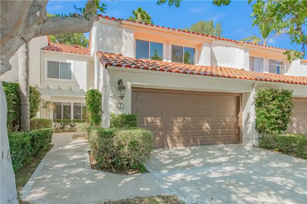 Townhouse for sale at 7 Del Rey #10, Irvine, CA 92612 | MLS# OC26214768