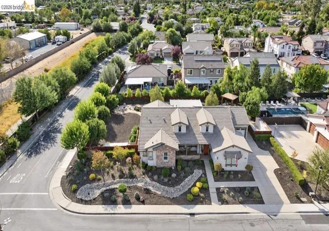 Photo 2 of Single family home for sale at 1565 Lone Oak Rd, Brentwood, CA 94513 | MLS# 41150250 | Listing updated on 2026-10-11