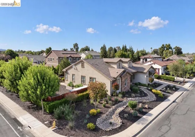 Photo 3 of Single family home for sale at 1565 Lone Oak Rd, Brentwood, CA 94513 | MLS# 41150250 | Listing updated on 2026-10-11