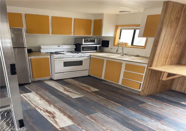 Photo 1 of Manufactured home for sale at 11250 Playa #108, Culver City, CA 90230 | MLS# DW26215932 | Listing updated on 2026-10-10