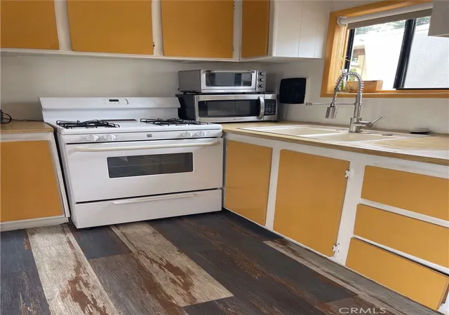 Photo 2 of Manufactured home for sale at 11250 Playa #108, Culver City, CA 90230 | MLS# DW26215932 | Listing updated on 2026-10-10