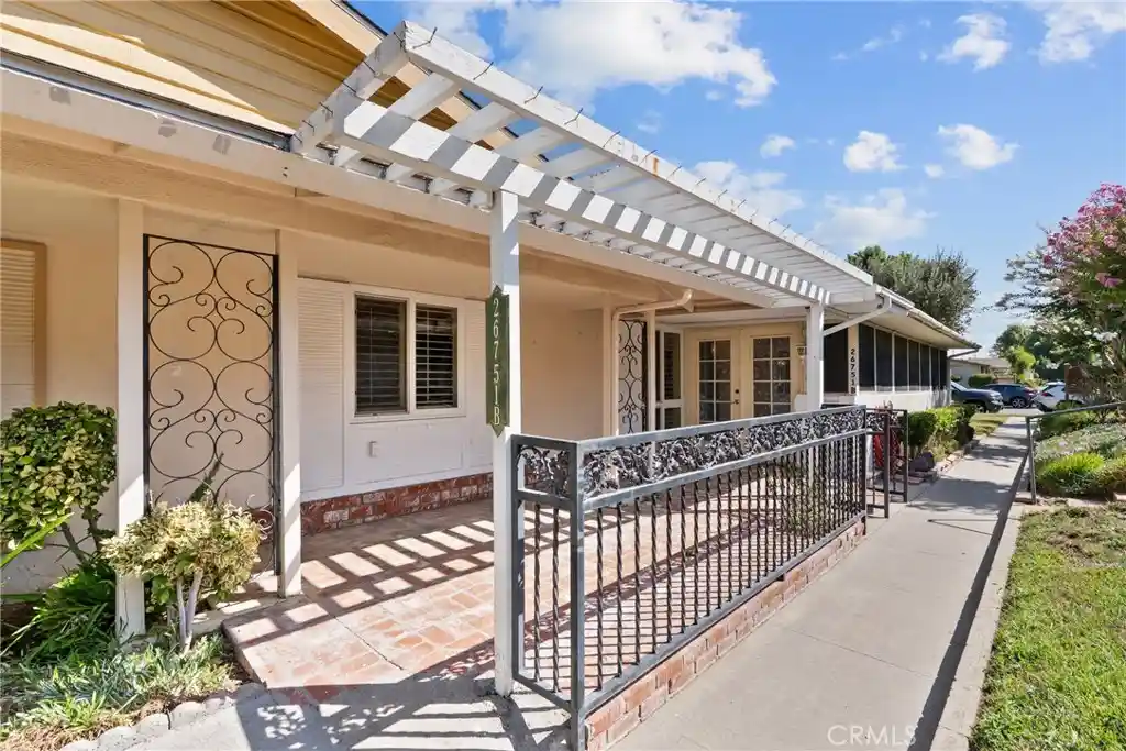 Condo for sale at 26751 Whispering Leaves #B, Newhall, CA 91321 | MLS# SR26215489