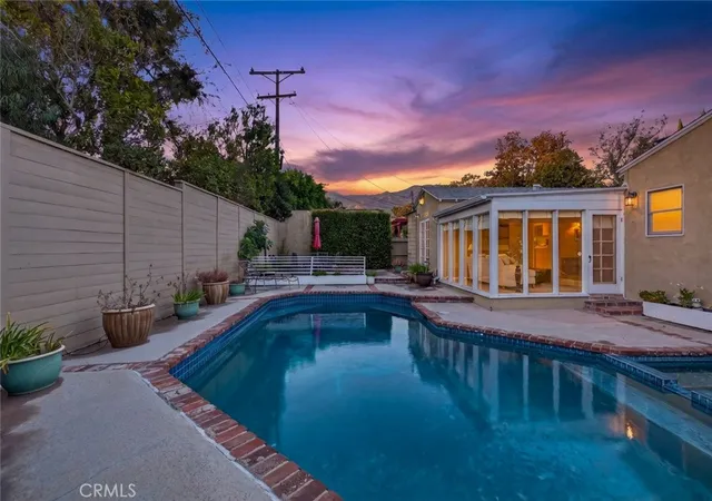 Photo 2 of Single family home for sale at 1321 Graynold, Glendale, CA 91202 | MLS# BB26215993 | Listing updated on 2026-10-11