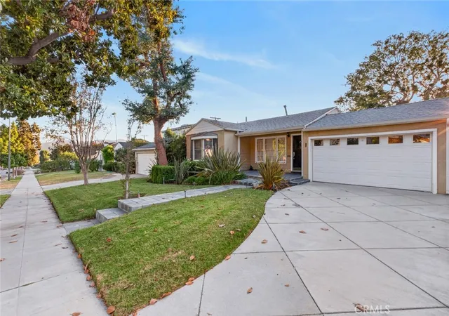 Photo 3 of Single family home for sale at 1321 Graynold, Glendale, CA 91202 | MLS# BB26215993 | Listing updated on 2026-10-11