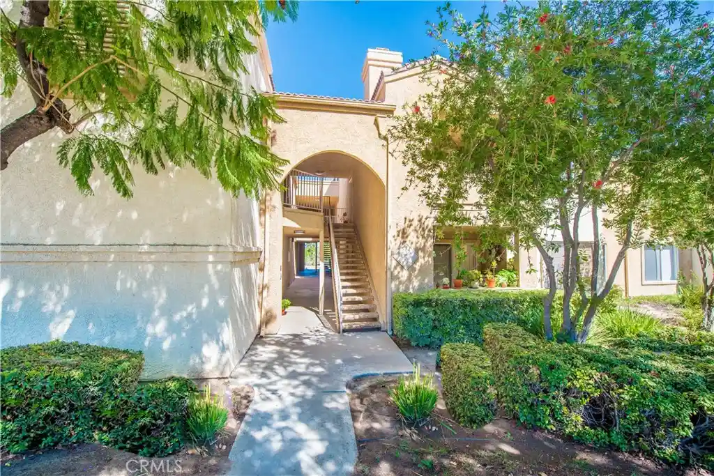 Listing Photo 2 - Condo for sale in 2375 Del Mar Wy located at 2375 Del Mar Wy, Corona, CA 92882 - Unit #101