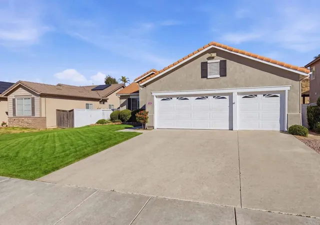 Photo 2 of Sale Pending at 33012 Regina Dr, Temecula, CA 92592 | MLS# NDP2609257 | Listing updated on 2026-10-12