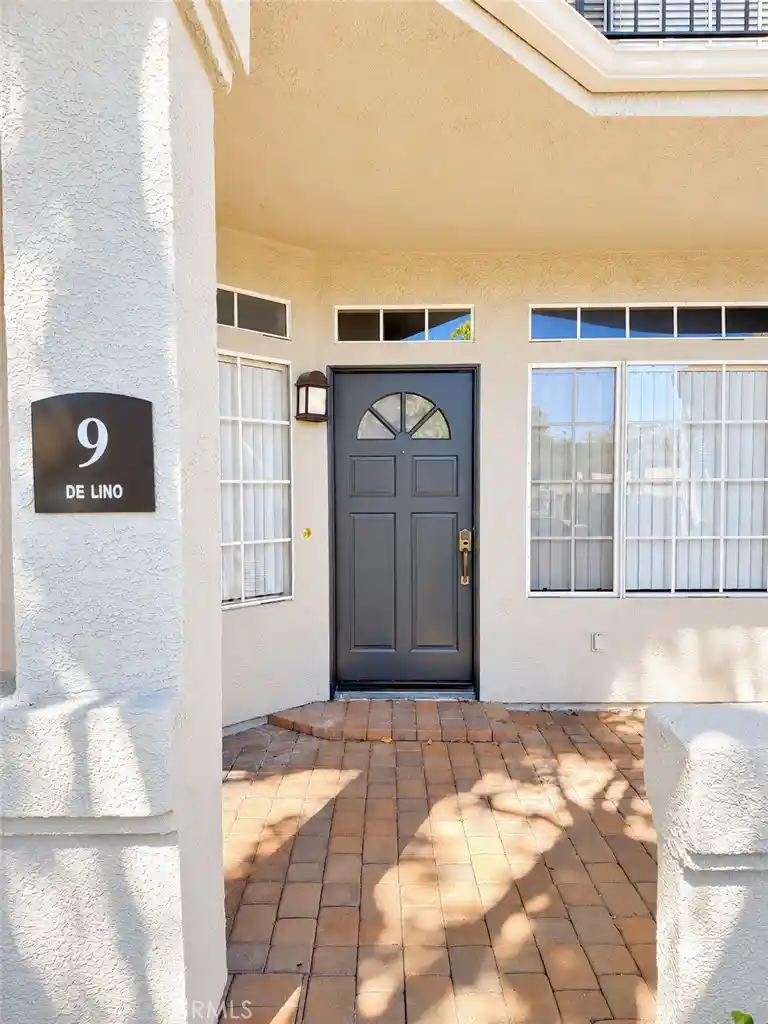 Listing Photo 1 - Condo for sale in building located at 9 De Lino, Rancho Santa Margarita, CA 92688