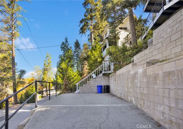 Photo 3 of Single family home for sale at 28919 Palisades, Lake Arrowhead, CA 92352 | MLS# CV26216111 | Listing updated on 2026-10-10