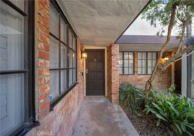 Photo 4 of Condo for sale at 1429 Valley View Rd #18, Glendale, CA 91202 | MLS# GD26214046 | Listing updated on 2026-10-11