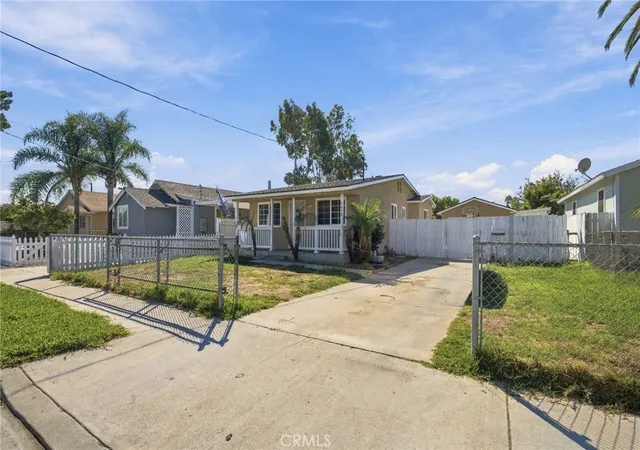 Single family home for sale at 5510 Roosevelt Ave, Santa Ana, CA 92703 | MLS# IV26215280