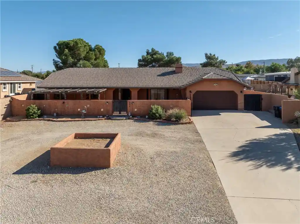 Single family home for sale at 4698 Quartz Hl Rd, Lancaster, CA 93536 | MLS# SR26216246