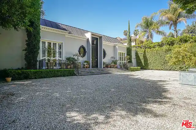 Photo 1 of Single family home for sale at 517 N Rodeo Dr, Beverly Hills, CA 90210 | MLS# 26995533 | Listing updated on 2026-10-13