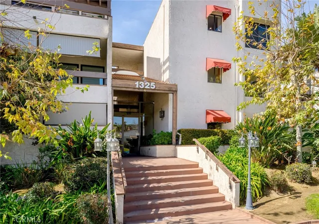 Photo 2 of Condo for sale at 1325 Valley View Rd #105, Glendale, CA 91202 | MLS# GD26216231 | Listing updated on 2026-10-11