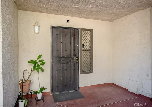 Photo 3 of Condo for sale at 1325 Valley View Rd #105, Glendale, CA 91202 | MLS# GD26216231 | Listing updated on 2026-10-11
