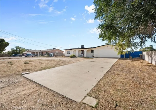 Photo 3 of Single family home for sale at 15437 Jasmine St, Victorville, CA 92395 | MLS# CV26213183 | Listing updated on 2026-10-06