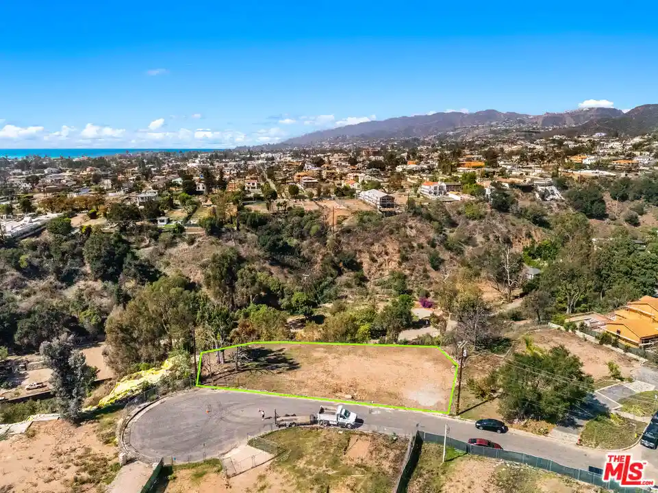 Photo 1 of Land for sale at 1005 Villa Grv Dr, Pacific Palisades, CA 90272 | MLS# 26996639 | Listing updated on 2026-10-12