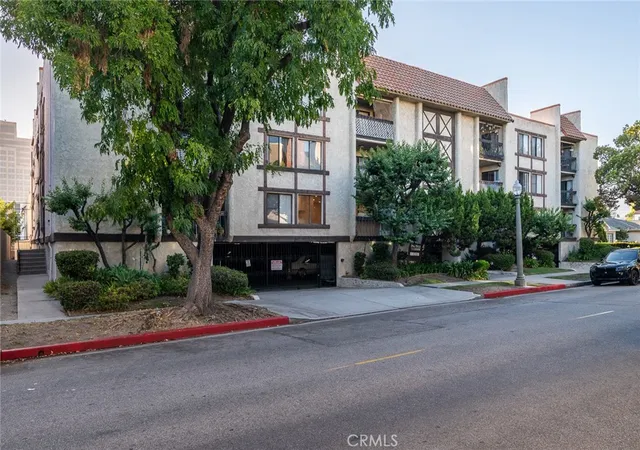 Listing Photo 1 - Condo for sale in building located at 515 N Jackson St, Glendale, CA 91206 - Unit #102