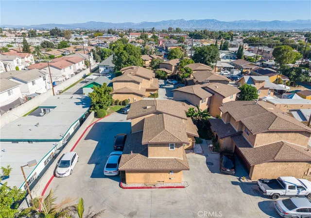 Listing Photo 4 - Condo for sale in building located at 4802 Santa Ana, Cudahy, CA 90201 - Unit #G