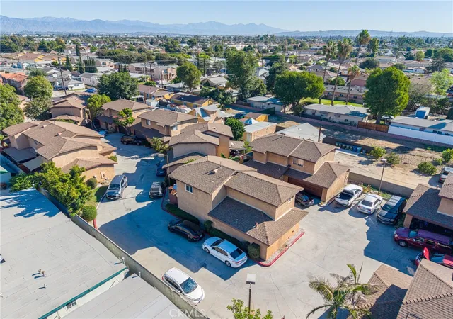 Listing Photo 5 - Condo for sale in building located at 4802 Santa Ana, Cudahy, CA 90201 - Unit #G