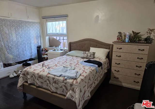 Photo 2 of Single family home for sale at 2470 Pasadena Ave, Long Beach, CA 90806 | MLS# 26996383 | Listing updated on 2026-10-10