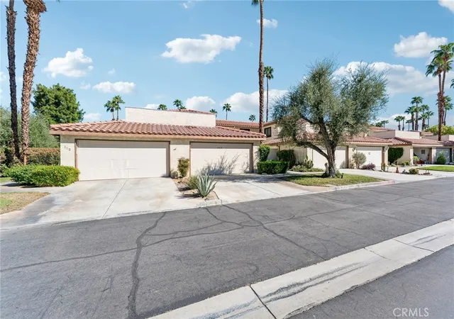 Townhouse for sale at 120 Willow Lake, Palm Desert, CA 92260 | MLS# DW26216321