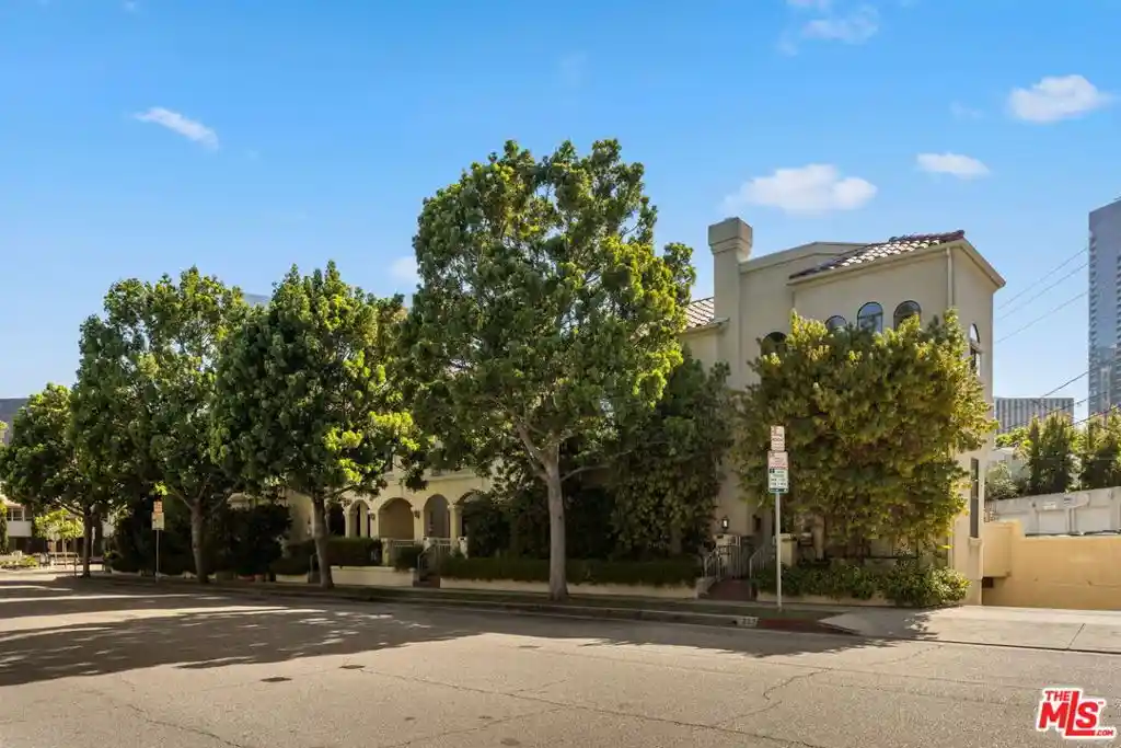 Condo for sale at 241 S Lasky Dr, Beverly Hills, CA 90212 | MLS# 26996371