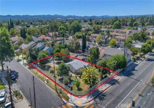 Photo 3 of Sale Pending at 19504 Saticoy, Reseda, CA 91335 | MLS# SR26215036 | Listing updated on 2026-10-11