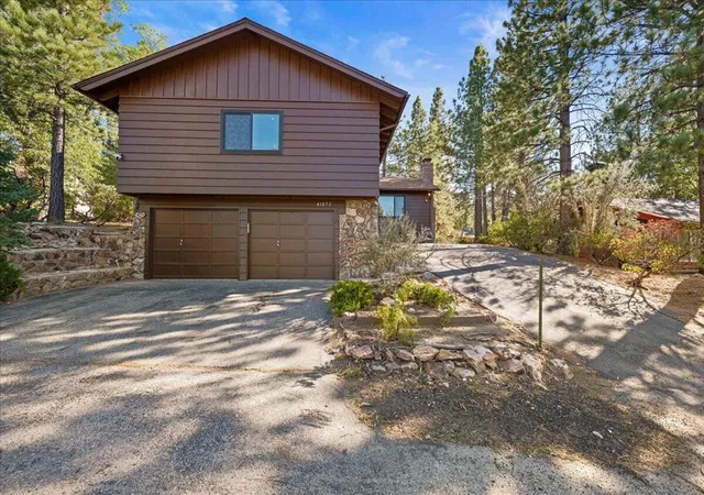 Photo 3 of Single family home for sale at 41073 Pennsylvania Ave, Big Bear Lake, CA 92315 | MLS# 219153792DA | Listing updated on 2026-10-08
