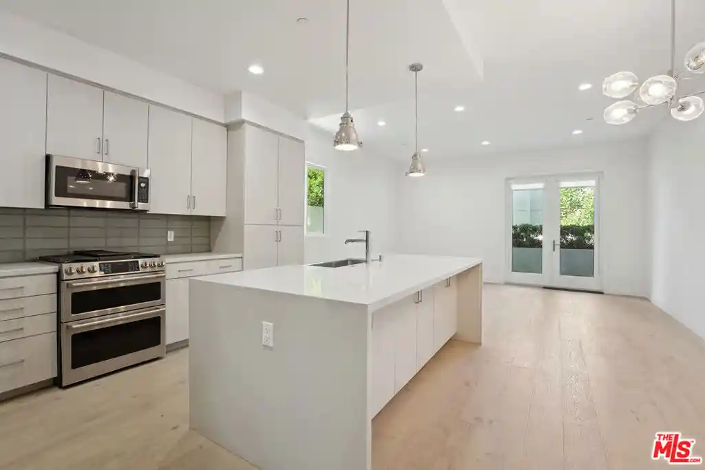 Condo for sale at 1746 Garfield Pl #101, Los Angeles, CA 90028 | MLS# 26996531