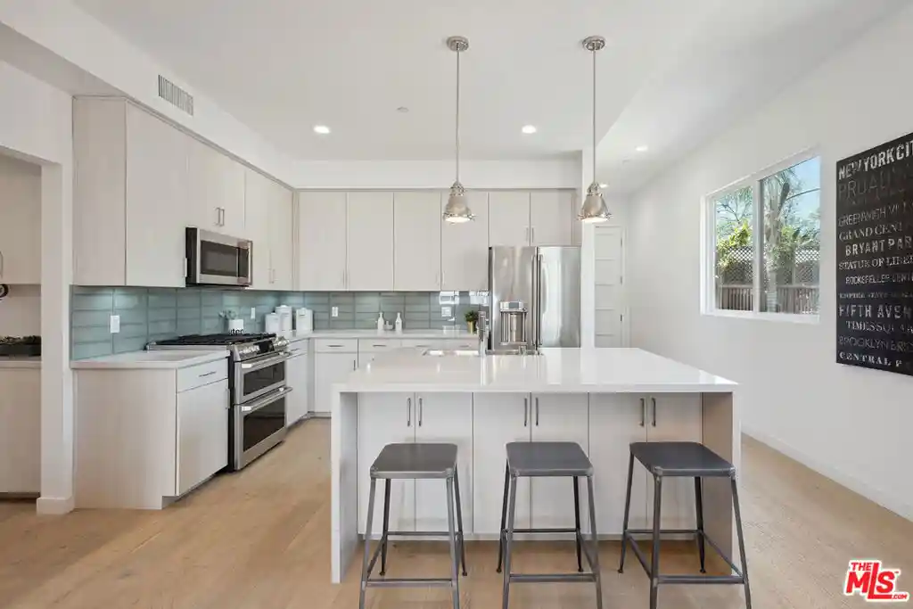 Condo for sale at 1746 Garfield Pl #203, Los Angeles, CA 90028 | MLS# 26996541