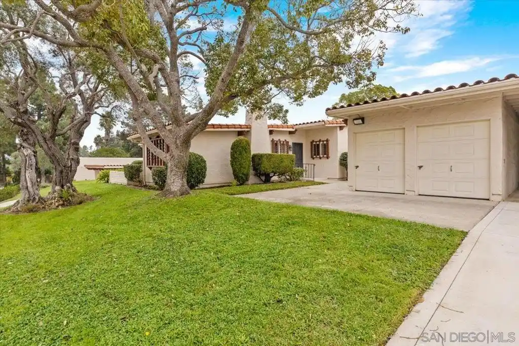 Listing Photo 2 - Condo for sale in 12491 Rios located at 12491 Rios, San Diego, CA 92128 - Unit 12491 Rios