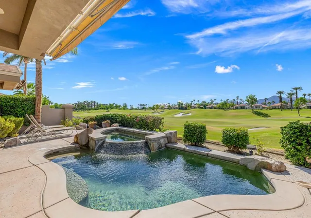 Listing Photo 5 - Condo for sale in building located at 424 White Horse Trl, Palm Desert, CA 92211