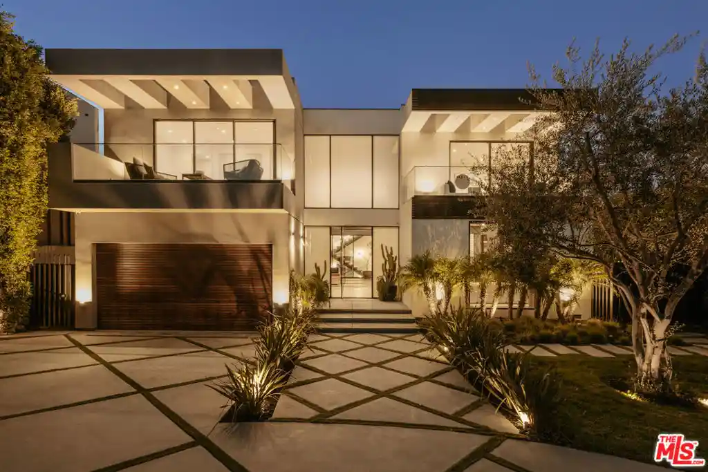 Photo 1 of Mansion for sale at 7107 Macapa Dr, Los Angeles, CA 90068 | MLS# 26996827 | Listing updated on 2026-10-30
