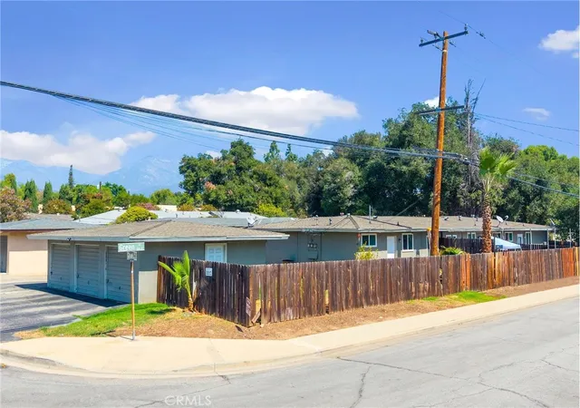 Listing Photo 1 - Condo for sale in building located at 195 El Camino Wy, Claremont, CA 91711