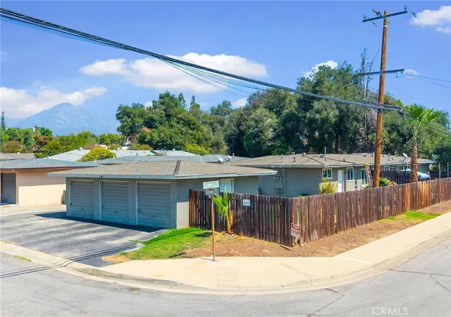 Listing Photo 5 - Condo for sale in building located at 195 El Camino Wy, Claremont, CA 91711