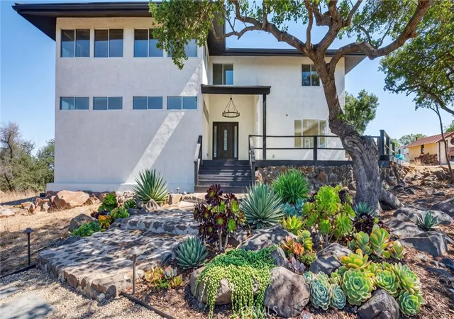 Photo 1 of Single family home for sale at 43500 Camino De Las Brisas, Murrieta, CA 92562 | MLS# SW26215558 | Listing updated on 2026-10-12