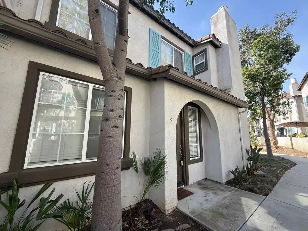 Listing Photo 2 - Condo for sale in 293 Reef Pt Wy located at 293 Reef Pt Wy, Oceanside, CA 92058 - Unit 293 Reef Point Way