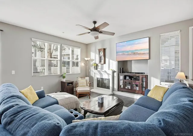 Listing Photo 4 - Condo for sale in building located at 293 Reef Pt Wy, Oceanside, CA 92058 - Unit #5