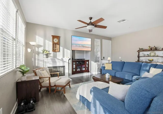 Listing Photo 5 - Condo for sale in building located at 293 Reef Pt Wy, Oceanside, CA 92058 - Unit #5