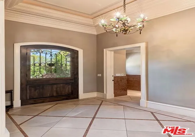 Photo 3 of Single family home for sale at 513 N Canon Dr, Beverly Hills, CA 90210 | MLS# 26996753 | Listing updated on 2026-10-10