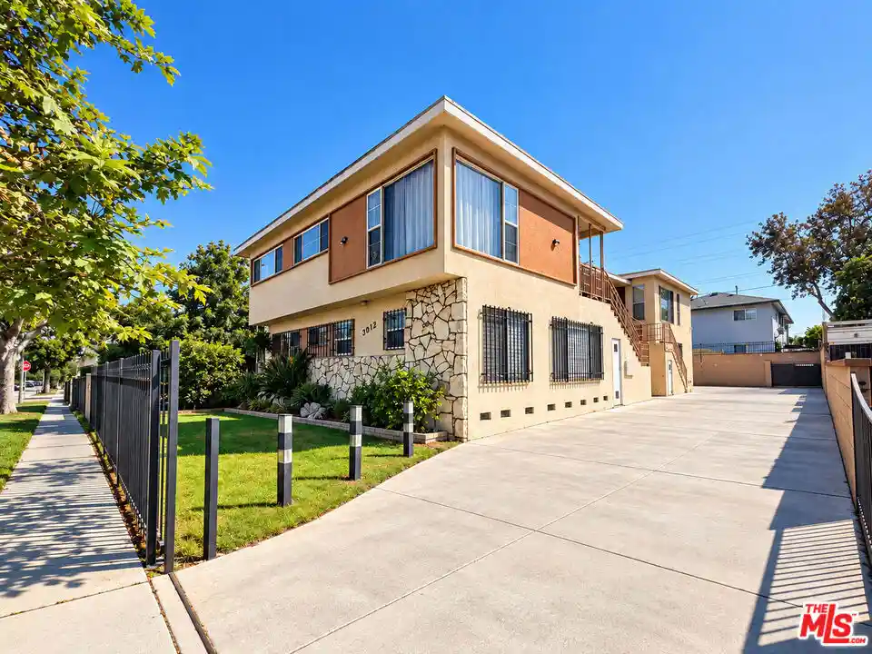 Listing Photo 1 - Condo for sale in 3012 Alsace Ave located at 3012 Alsace Ave, Los Angeles, CA 90016 - Unit 3012 Alsace Ave