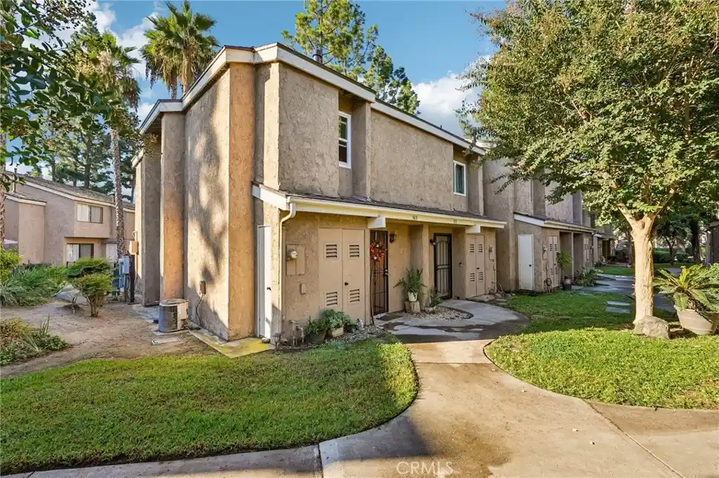 Listing Photo 2 - Condo for sale in 969 S Mountain located at 969 S Mountain, Ontario, CA 91762 - Unit 969 S Mountain