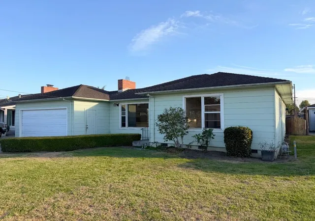 Photo 1 of Single family home for sale at 427 Carmel St, Watsonville, CA 95076 | MLS# ML82059901 | Listing updated on 2026-10-12