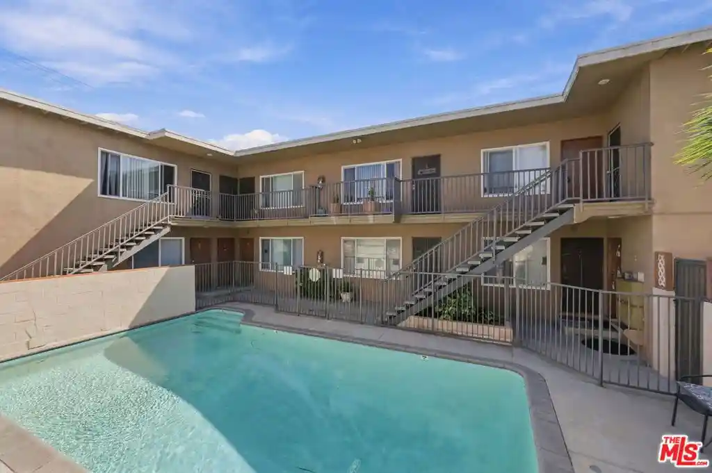 Photo 1 of Sale Pending at 2540 S Barrington Ave, Los Angeles, CA 90064 | MLS# 26997085 | Listing updated on 2026-10-27