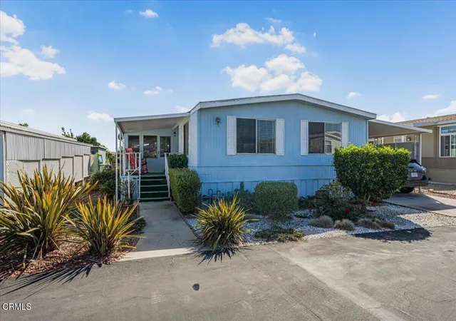 Photo 2 of Manufactured home for sale at 340 Ibsen Pl #130, Oxnard, CA 93033 | MLS# V1-39099 | Listing updated on 2026-10-09
