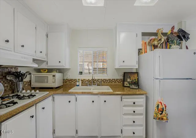 Photo 3 of Manufactured home for sale at 340 Ibsen Pl #130, Oxnard, CA 93033 | MLS# V1-39099 | Listing updated on 2026-10-09