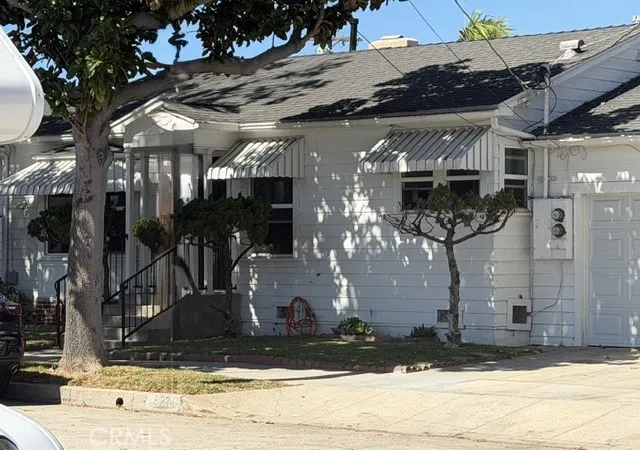 Photo 3 of Multi family home for sale at 531 W Denni, Wilmington, CA 90744 | MLS# SB26212150 | Listing updated on 2026-10-27