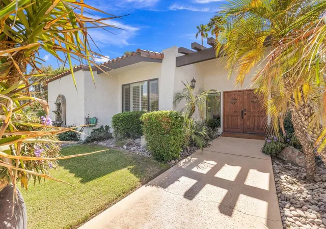 Photo 3 of Single family home for sale at 76101 Zuni Rd, Indian Wells, CA 92210 | MLS# 219153815DA | Listing updated on 2026-10-09
